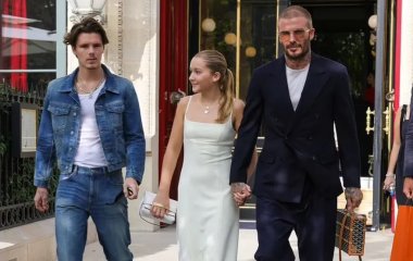 В вечернем платье и на каблуке: 12-летняя дочь Бекхэмов посетила модный показ матери в Париже