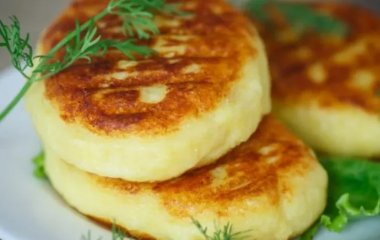 Зразы из вчерашнего пюре с сыром за 10 минут: самый легкий рецепт бюджетного блюда