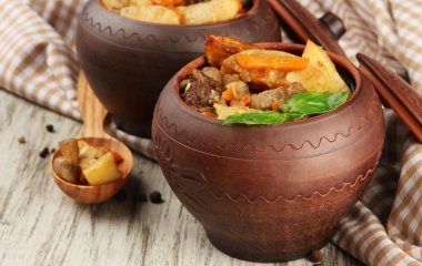 Нежное жаркое в горшочке
