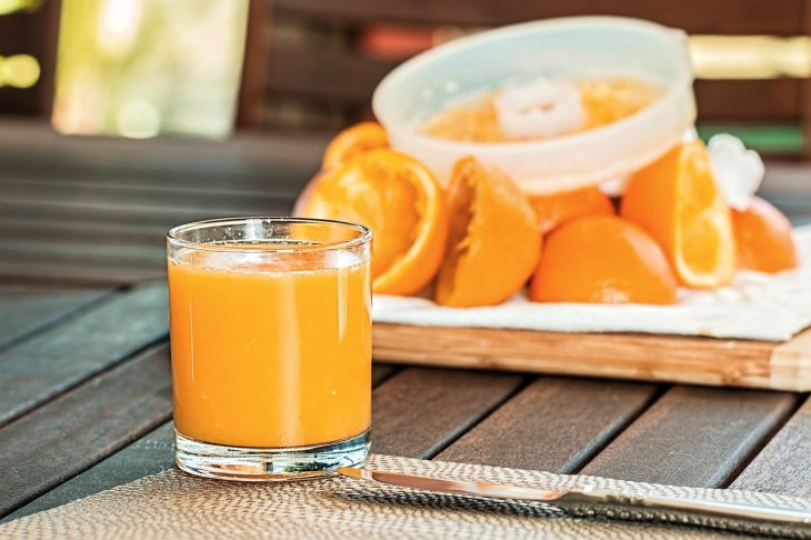 Укрепляет иммунную систему и защищает от рака: диетолог назвал лучший фруктовый сок