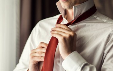 Кардіолог попередив про небезпеку інсульту через краватку