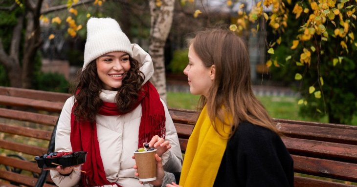 Як стати привабливою людиною, з якою всі хотітимуть спілкуватися та дружити: психологічний трюк
