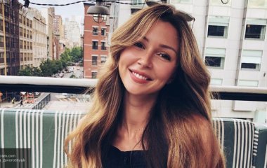 Анна Заворотнюк в облегающем костюме цвета ржавчины стала похожа на женщину-кошку