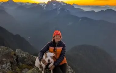 Жінка хотіла врятувати пса, але впала зі скелі: чим закінчилося (фото)