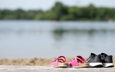 Лікар розповіла про літнє взуття, що провокує грибок.
