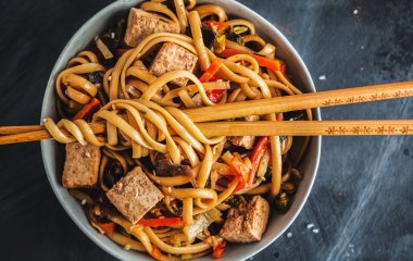 Вкуснейший удон с индейкой и овощами: съедается мгновенно