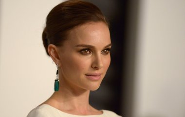 Натали Портман вышла в свет в повседневном наряде