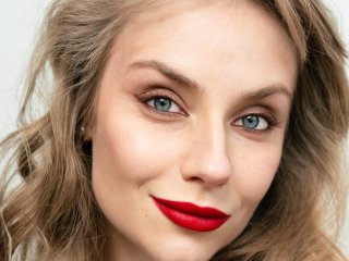 28-річна відома українська акторка вперше стала мамою та показала новонародженого малюка