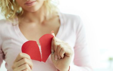 «Панацея»: як зрозуміти, що ти потрібна йому лише для того, щоб пережити розрив із колишньою