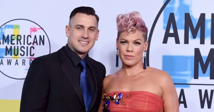 Pink різко відреагувала на чутки про розрив із чоловіком після 20 років шлюбу
