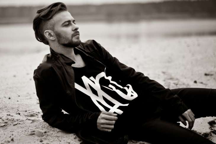 Макс Барских похвастался накачанным прессом