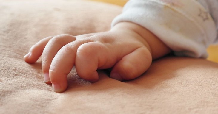 Шоковані жінки через 59 років дізналися, що їх підмінили у пологовому: