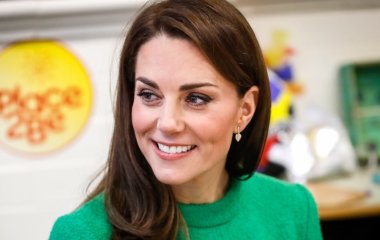 Кейт Миддлтон и принцесса Виктория носят одинаковые костюмы