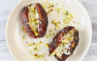 Вау рецепт. Финики, фаршированные фисташками и кокосовой стружкой