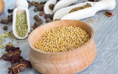 Що додати у воду, щоб добре помити підлогу: цей продукт ефективно використовували наші бабусі