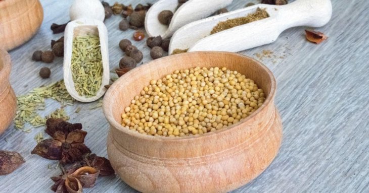 Що додати у воду, щоб добре помити підлогу: цей продукт ефективно використовували наші бабусі
