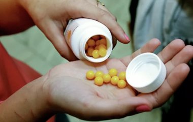 Вірусолог оцінив версію про вплив вітаміну D на COVID-19