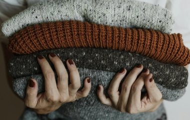Помилки під час зберігання зимового одягу, які ви робите щороку — виправте їх зараз