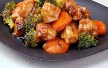 Курка під соусом теріяки з овочами