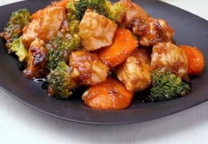Курка під соусом теріяки з овочами