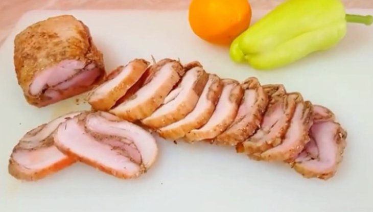 Нежная и диетическая: рецепт куриной буженины без духовки