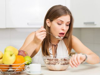 Разрушают иммунитет: диетолог назвал самые ужасные пищевые привычки