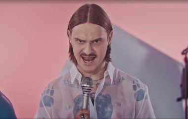 Ильич из Little Big оторвал себе усы во время концерта