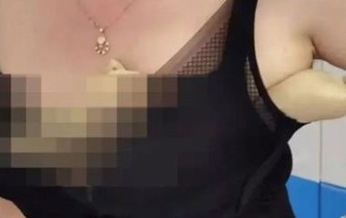 Контрабандистка засунула в лифчик пять змей, чтобы спрятать их от таможенников