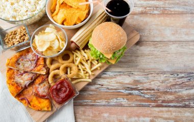 Красота и питание: список продуктов, которые вредны для кожи
