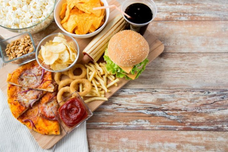 Красота и питание: список продуктов, которые вредны для кожи
