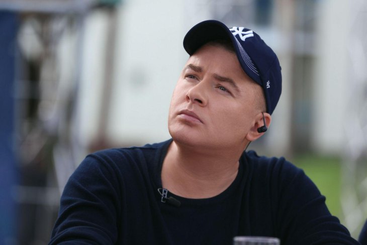 Прибавил в весе и путает день с ночью: почему Андрей Данилко пропал со сцены