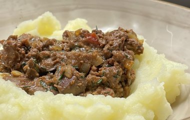 Новий смак: рецепт курячої печінки в томатному соусі