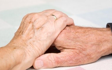Врач рассказала, о каких заболеваниях могут говорить холодные руки