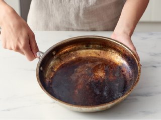 Избегайте этих ошибок: Как легко отмыть кастрюлю до идеальной чистоты