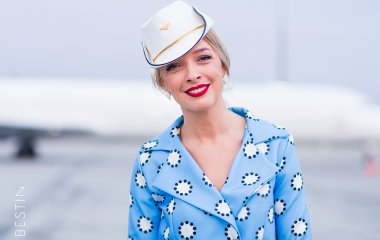 Василиса Фролова позировала в клетчатом костюме