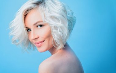 Полина Гагарина рвёт на себе одежду в новом клипе