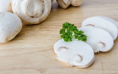 Чи можна їсти сирі печериці: експерти з безпеки харчування дали остаточну відповідь