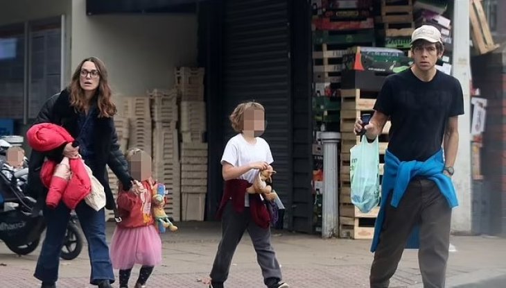 Редкий семейный выход: Киру Найтли засняли с мужем и детьми на прогулке