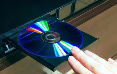 Чому садівники взимку вішають компакт-диски просто над грядками