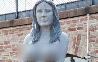 “Ідеальну” статую русалки вирішили демонтувати через її форми: який вигляд вона має