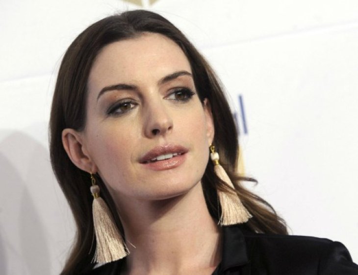 Энн Хэтэуэй посетила вечеринку в нежном образе: фото