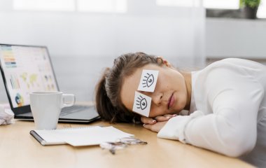 Сонливость в дневное время: какого витамина не хватает организму