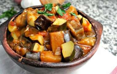 Овощное рагу из баклажанов и кабачков: что сделает блюдо нежным и ароматным