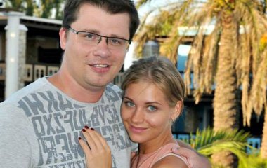 Кристина Асмус прокомментировала слухи о разводе с мужем