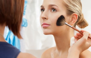 Зимняя косметичка: какие средства должны быть при себе в холодное время года