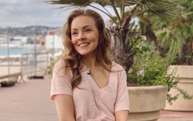 Алена Шоптенко устроила фотосессию в летнем платье