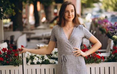 Які речі варто викинути зі свого гардероба: вони лише псують образ і вже давно вийшли з моди