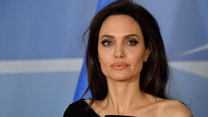 Анджелина Джоли учит старшего сына обходительно относиться к девушкам 