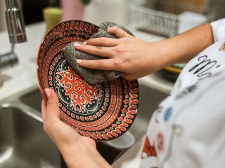 Чи можна використовувати пральний порошок для миття посуду: відповідь здивує багатьох