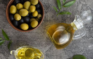 Яку оливкову олію не варто купувати в супермаркеті, але чомусь її все одно беруть